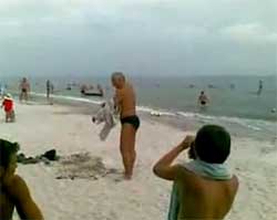 Ο μεθυσμένος Ρώσος στην παραλία